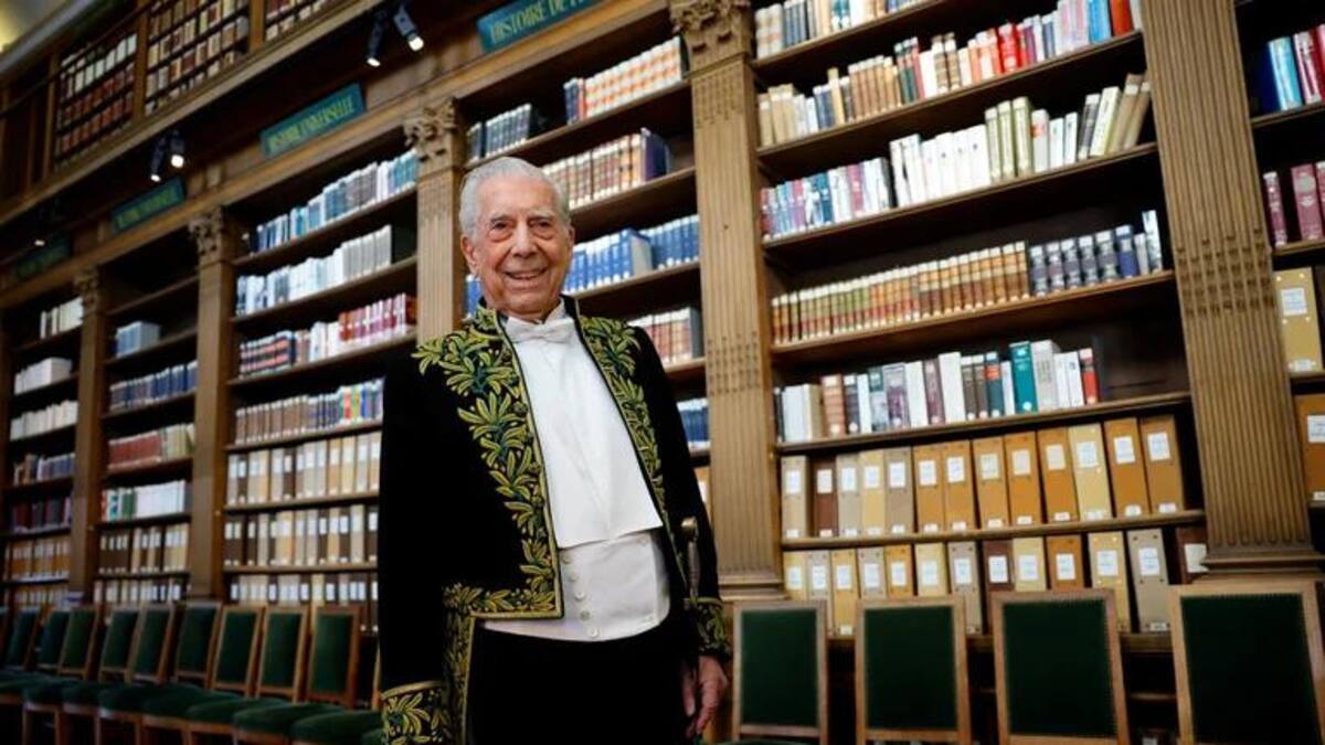 Mario Vargas Llosa en la Academia Francesa. Foto: REUTERS