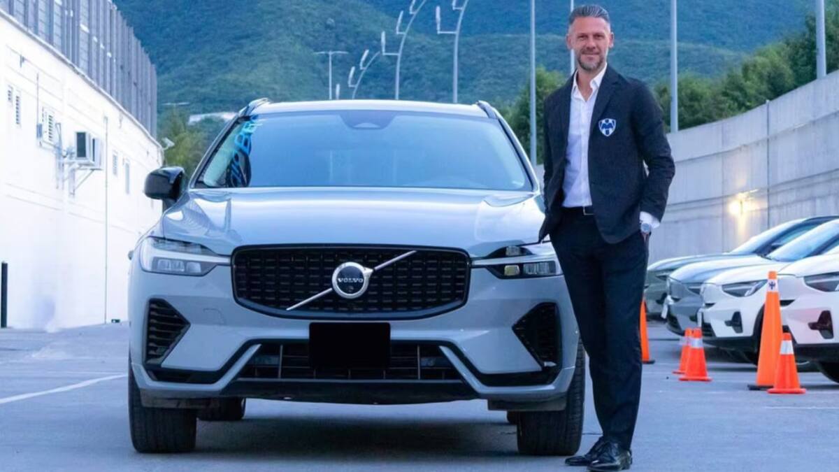 Martín Demichelis y su nuevo auto eléctrico. Foto: Instagram @volvocarmexico