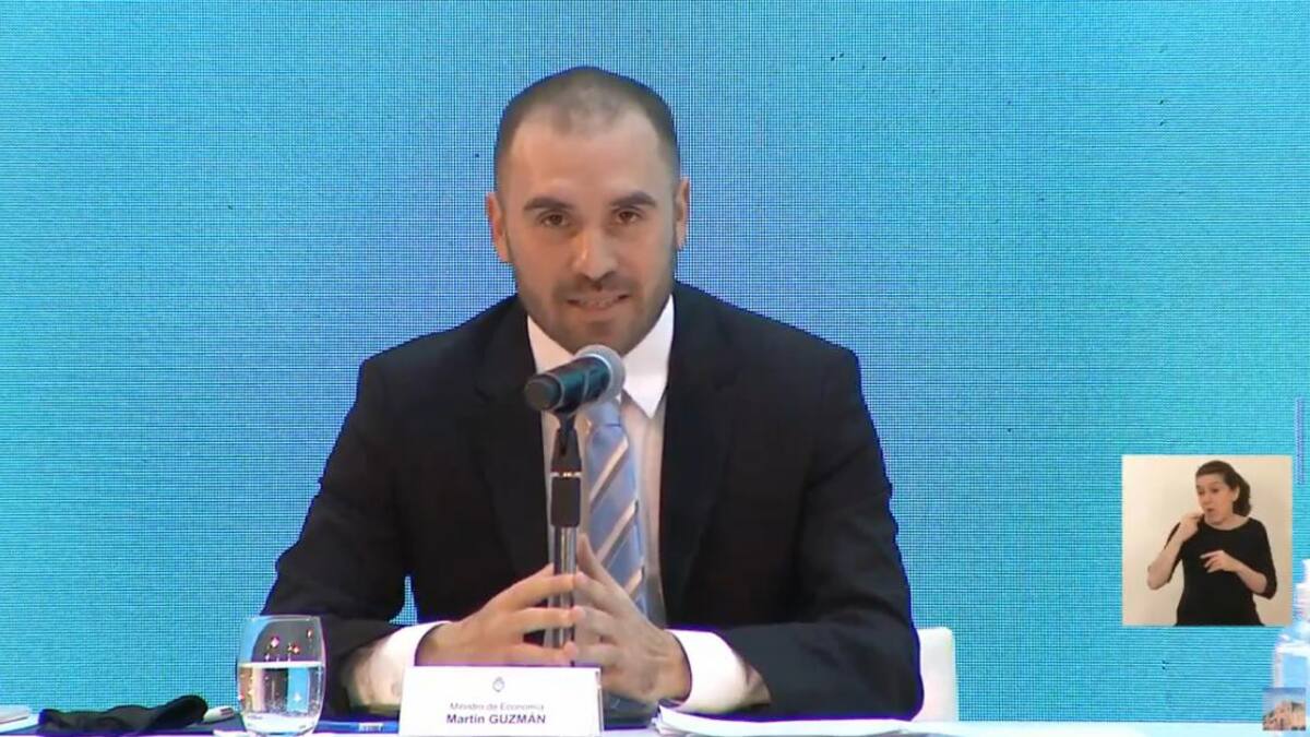 Martín Guzmán, anuncios