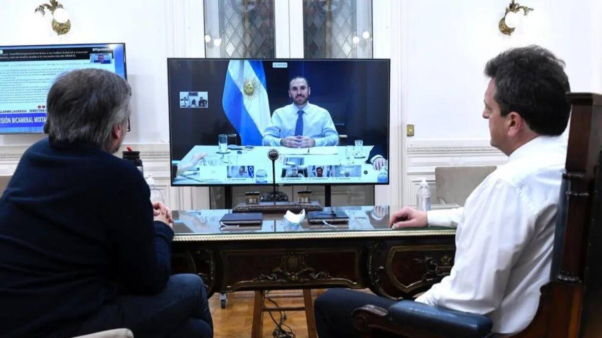 Martín Guzmán, Máximo Kirchner y Sergio Massa, anuncio de renegociación de deuda