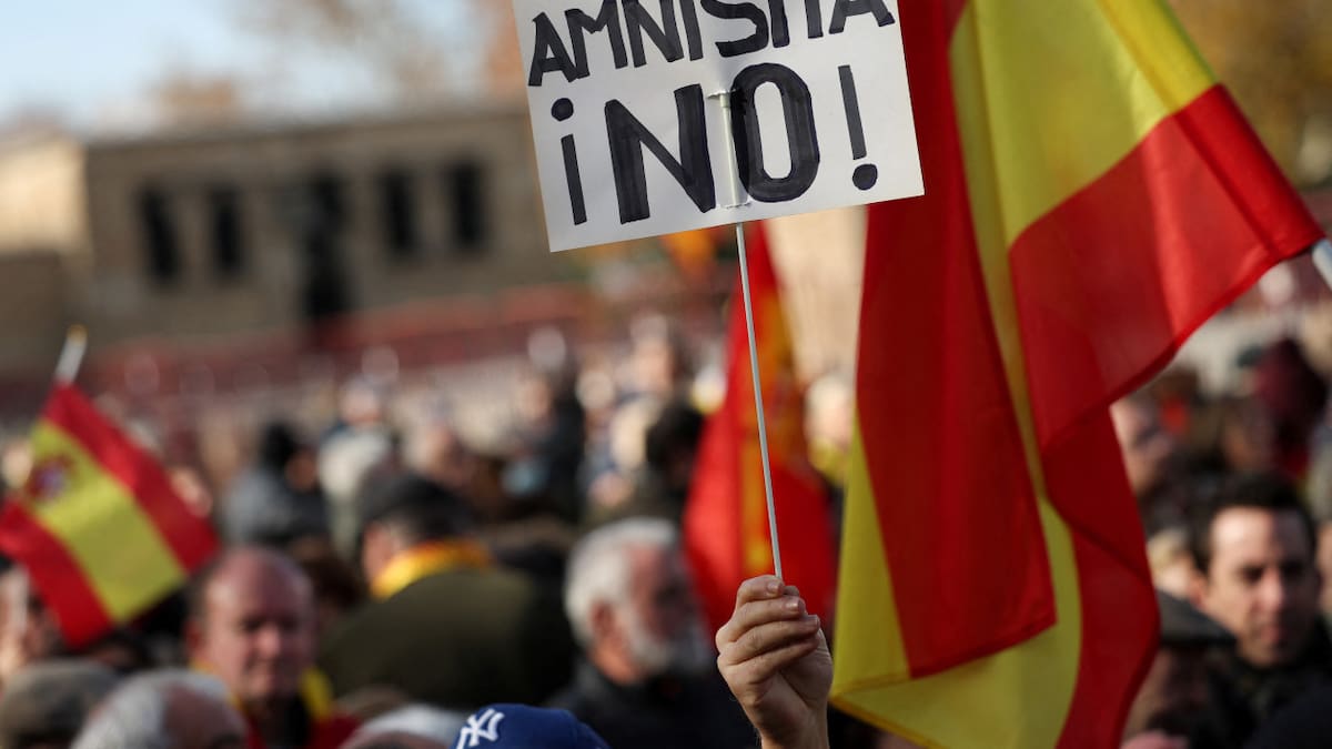 Más de 8 mil personas se manifestaron en las calles de Madrid contra la amnistía a independentistas. Reuters