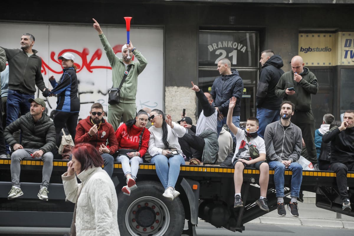 Masiva marcha en Belgrado contra el gobierno de Serbia. Foto: REUTERS.