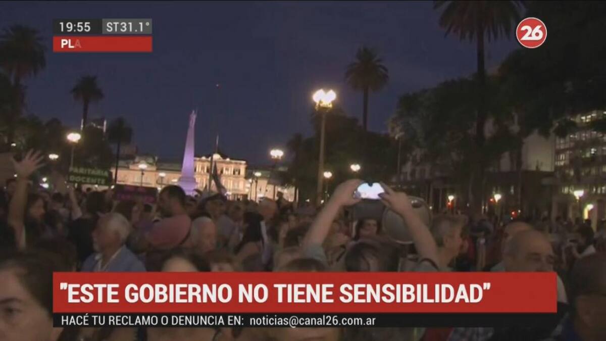 Masivo "ruidazo" en Plaza de Mayo tras discurso de Mauricio Macri