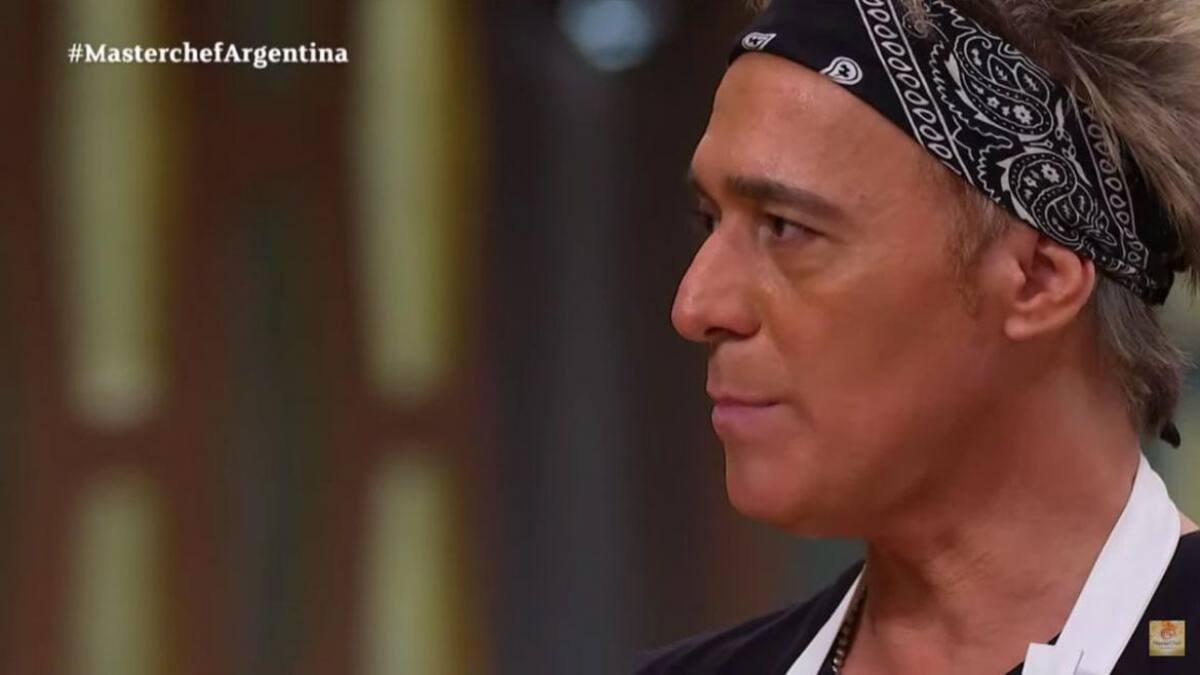 Masterchef celebrity: el accidente de Cae por cantar mientras cocinaba