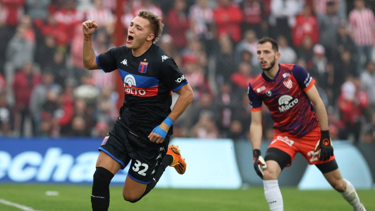 Mateo Retegui le dio la victoria a Tigre ante Instituto. Foto: Télam.