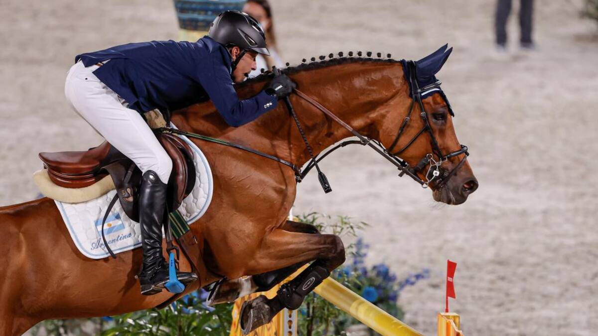 Matías Albarracin en el salto por equipos de Equitación en los Juegos Olímpicos, REUTERS