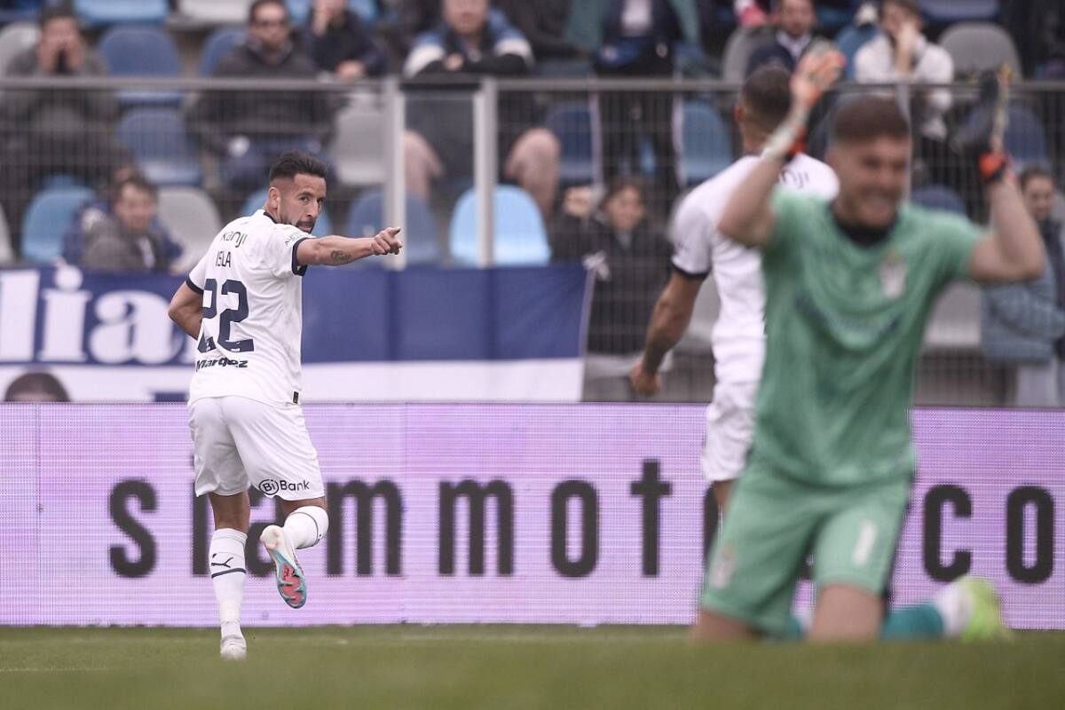 Mauricio Isla convirtió su primer gol en Independiente. Foto: X @Independiente.