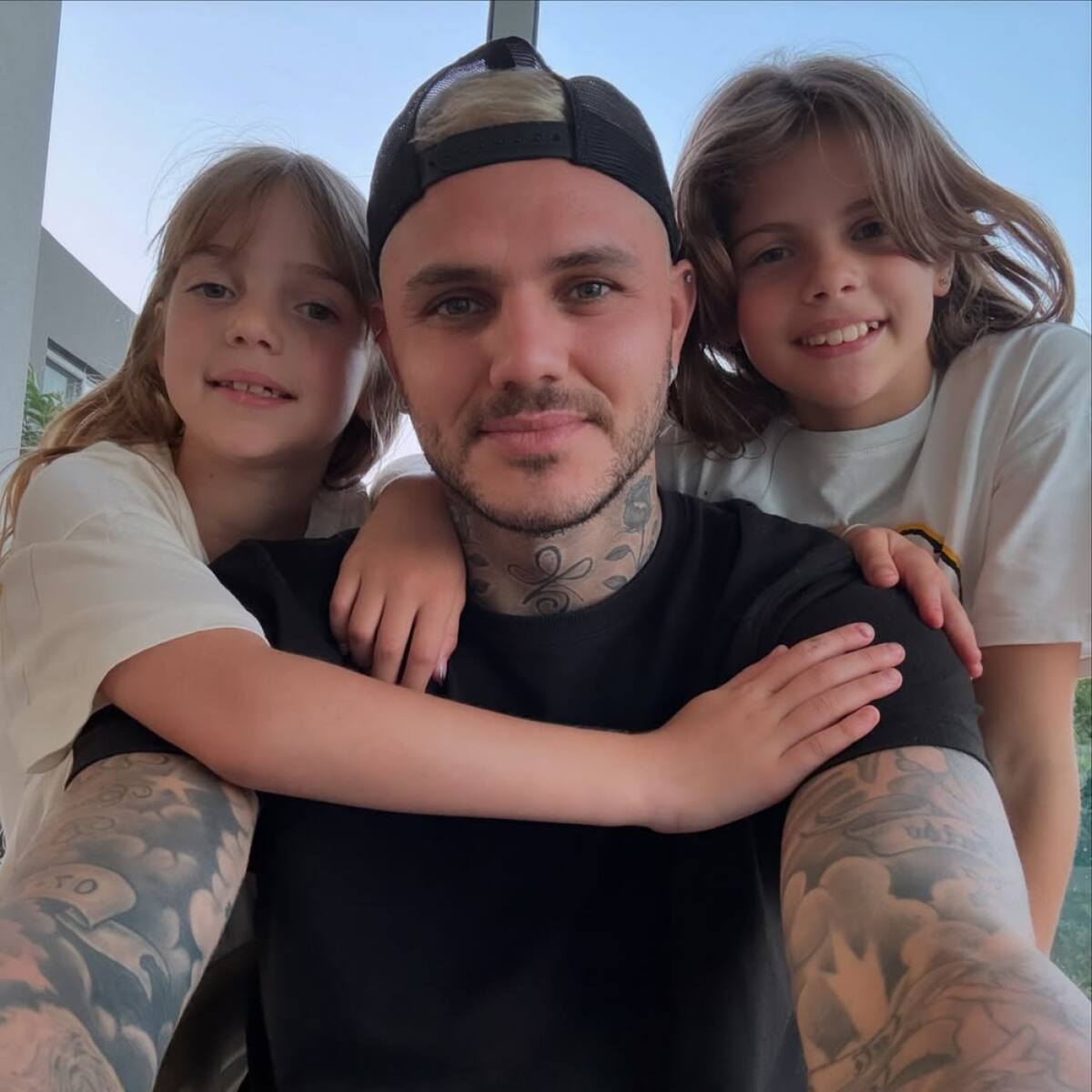 Mauro Icardi y Francesca e Isabella, sus dos hijas. Foto: Instagram.