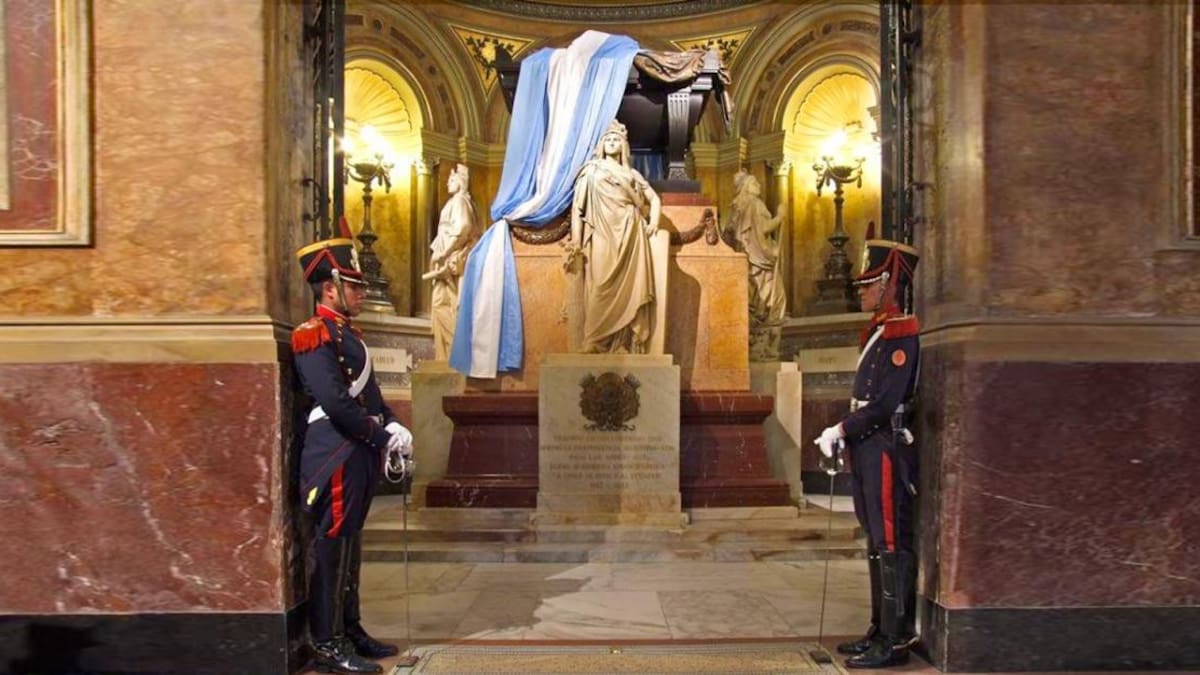 Los secretos jamás revelados del mausoleo de San Martín: masonería, dudas con el féretro y el rol de la Iglesia
