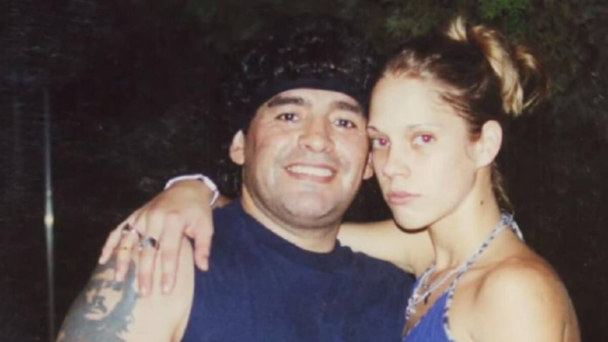 Mavys Álvarez y Diego Maradona