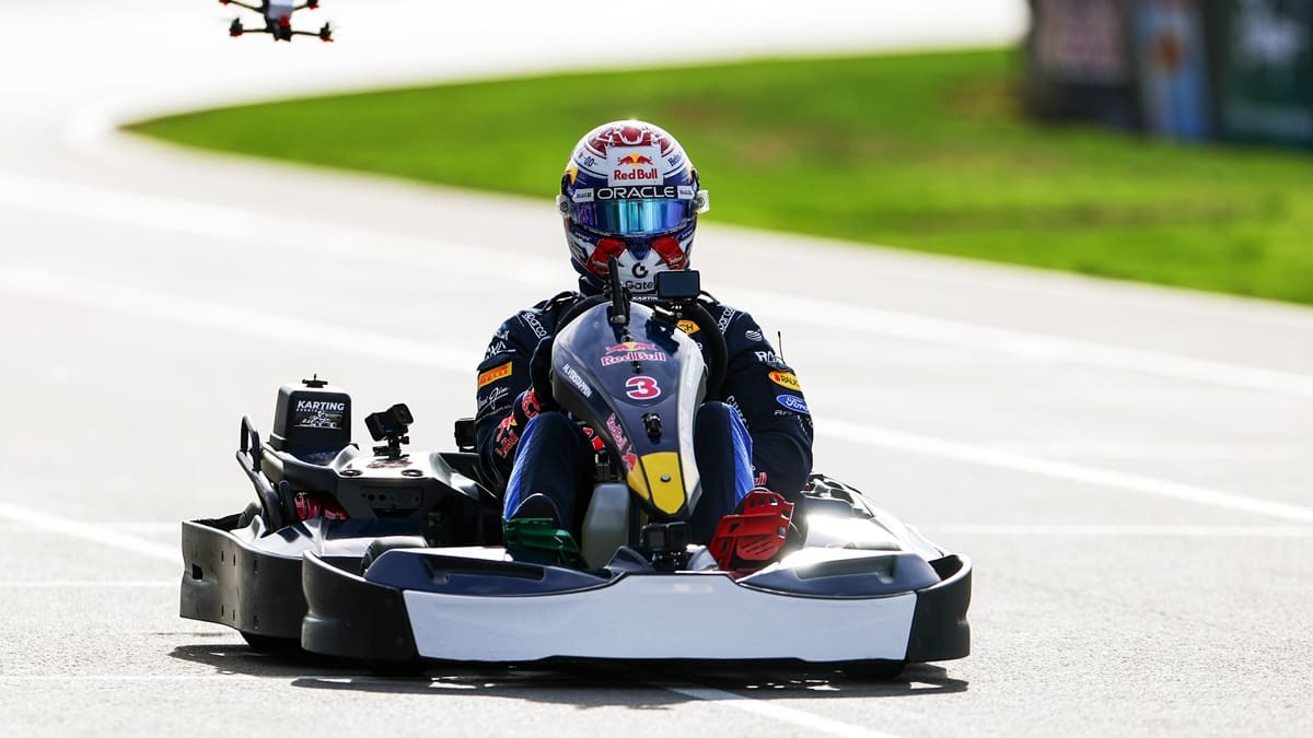 Max Verstappen lo hizo: largó último en el desafío de Red Bull ante 100 kartings y ganó en apenas 14 vueltas