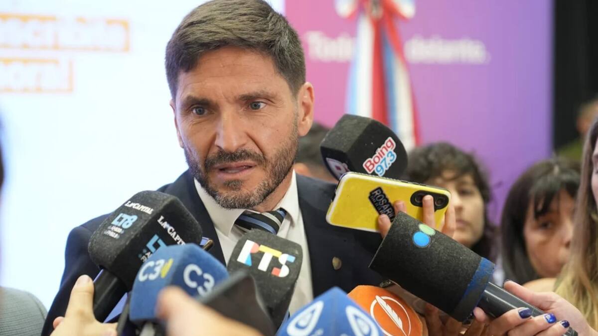 Después de varios días de tensión, Pullaro firmó un decreto con aumentos para la Policía de Santa Fe y levantaron la protesta en Rosario