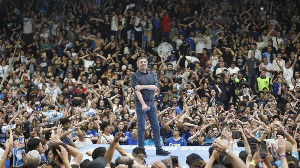Máximo Kirchner encabezó un acto en La Plata