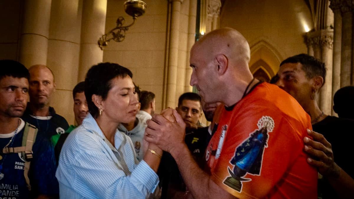 Mayra Mendoza participó la de misa por el primer aniversario del fallecimiento del papa Francisco