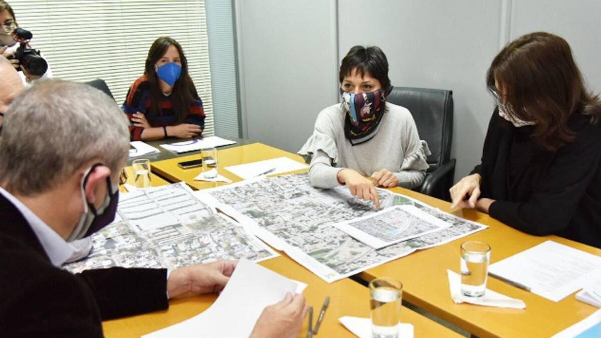 Mayra Mendoza y Jorge Ferraresi, Ministra Bielsa, urbanización de Villa Azul