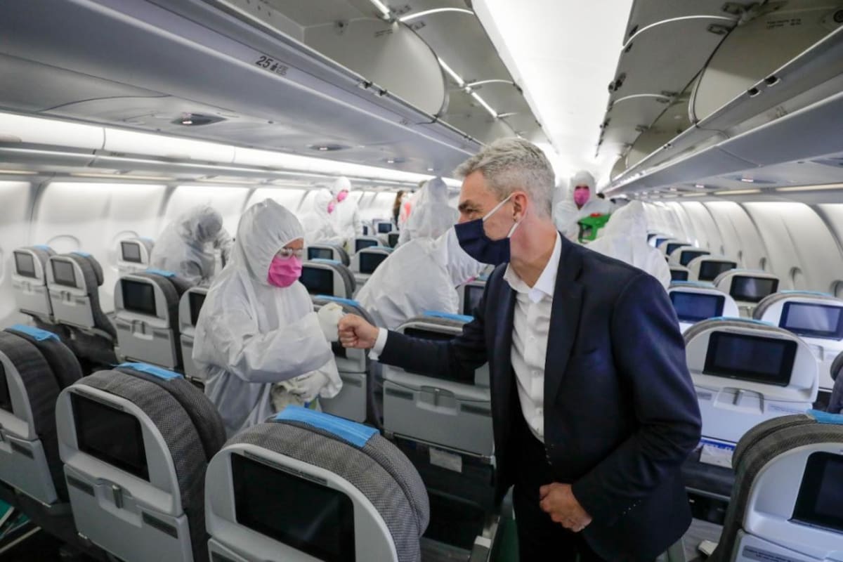 Meoni participó de presentación de nueva tecnología para desinfección de aviones de Aerolíneas Argentinas