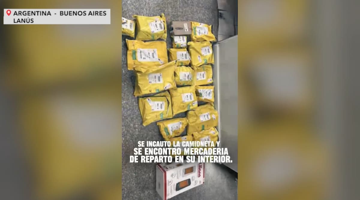 Mercadería de una camioneta robada que fue encontrada gracias al Centro de Monitoreo de Lanús.