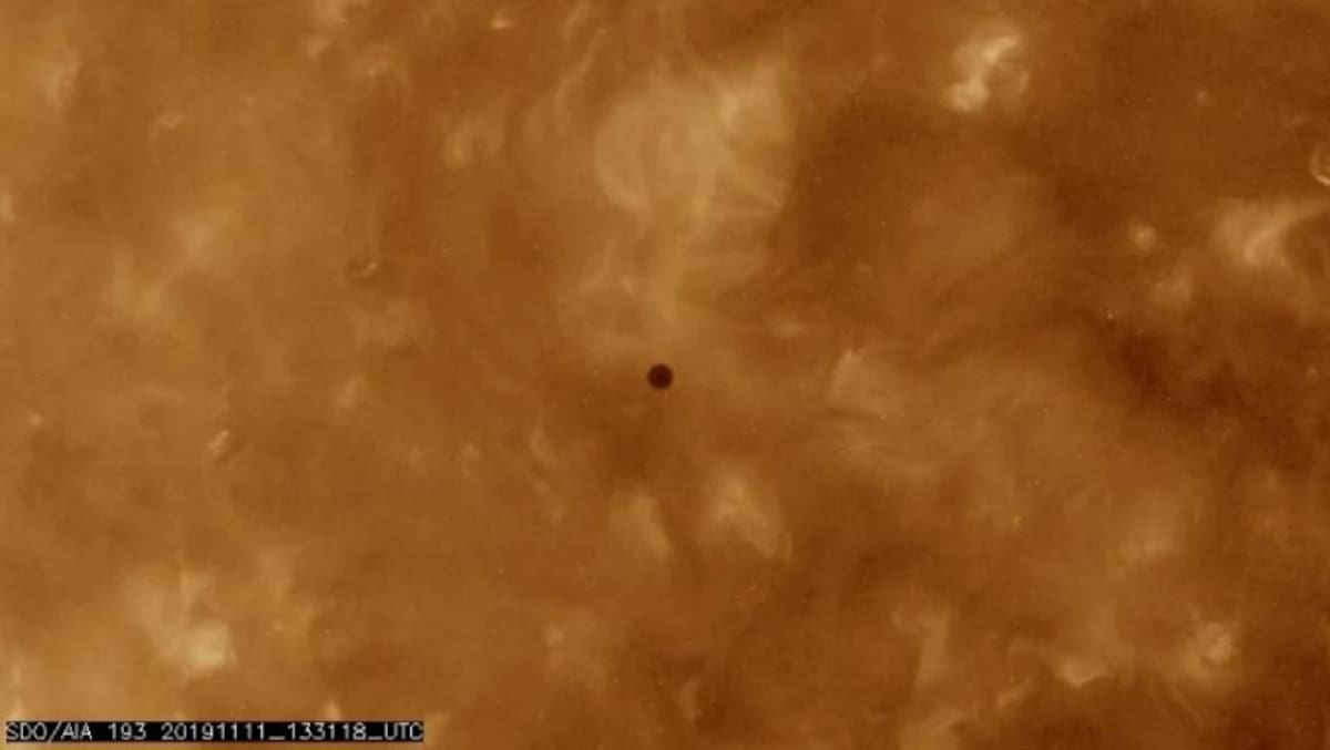 Mercurio pasea frente al Sol, NASA, ciencia, planetas