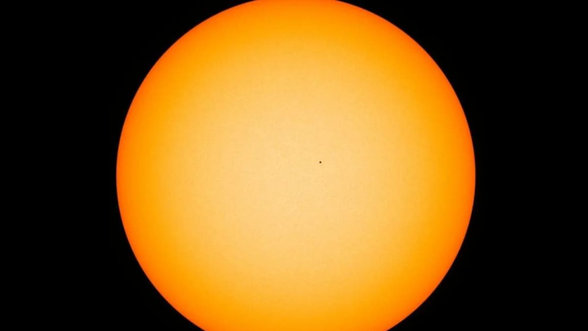Mercurio pasea frente al Sol, NASA, ciencia, planetas