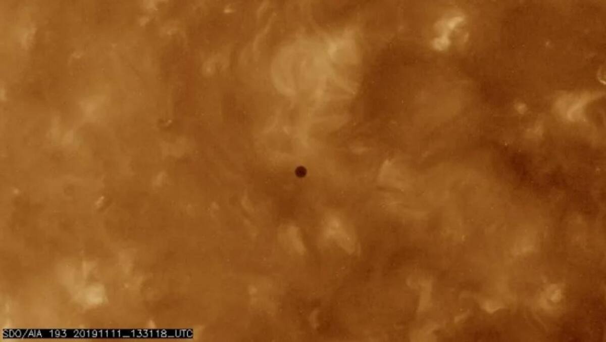 Mercurio pasea frente al Sol, NASA, ciencia, planetas