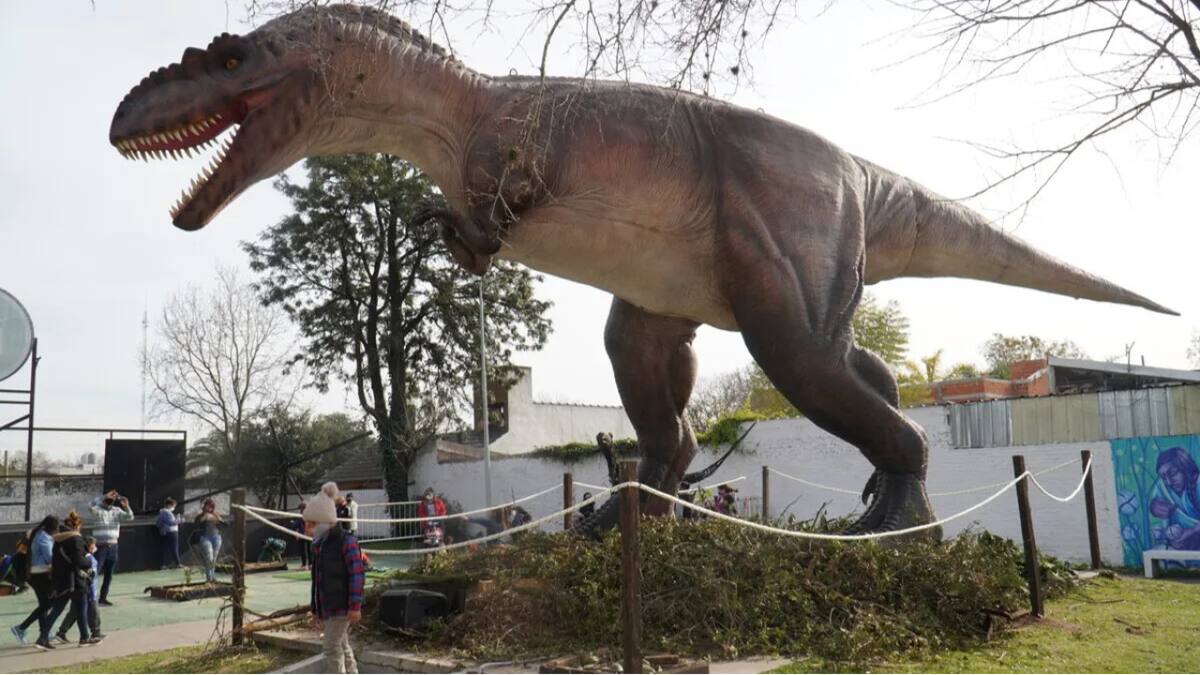 Merlo abrirá un Parque Jurásico.