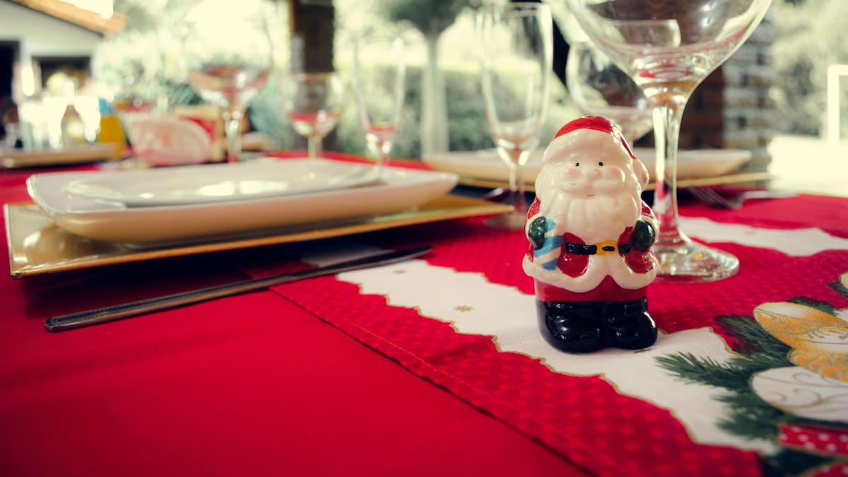 Mesa navideña, Navidad, Año Nuevo. Foto: Pexels.