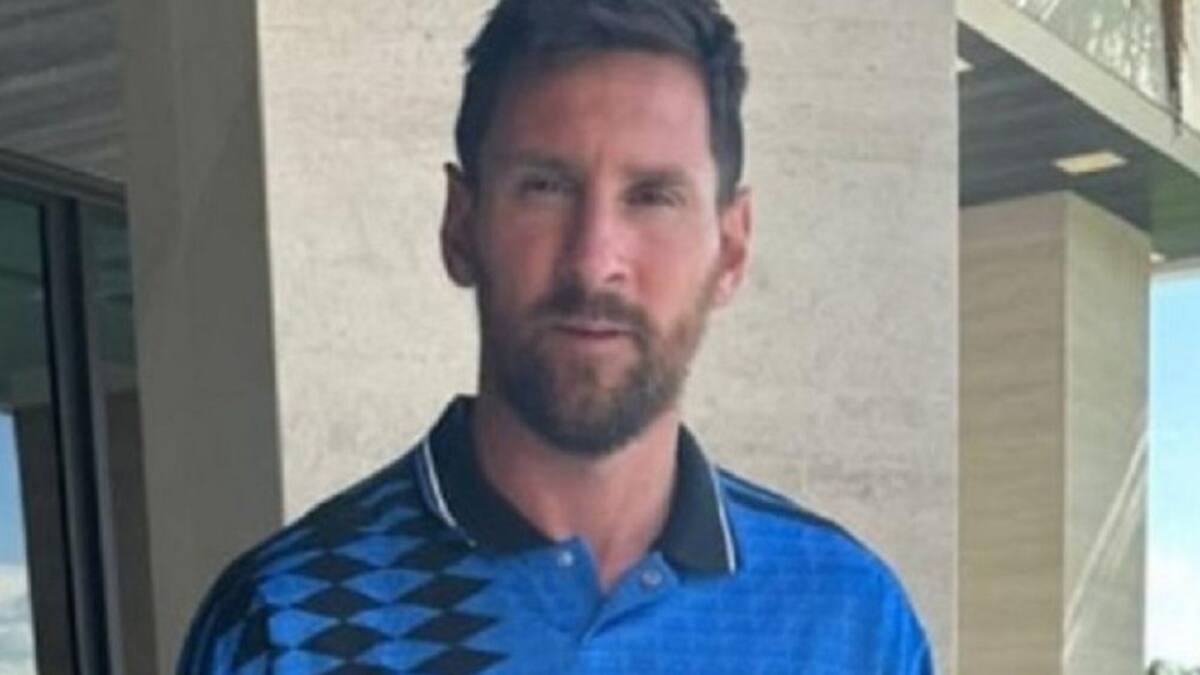 Messi con camiseta de Maradona. Foto: captura de video.