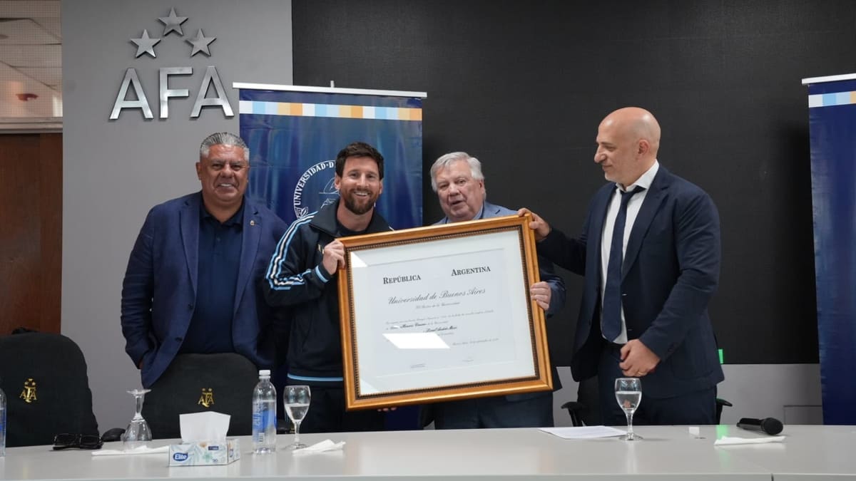 Messi recibió el Doctorado Honoris Causa de la UBA antes de su despedida de la Selección: “Es un orgullo”