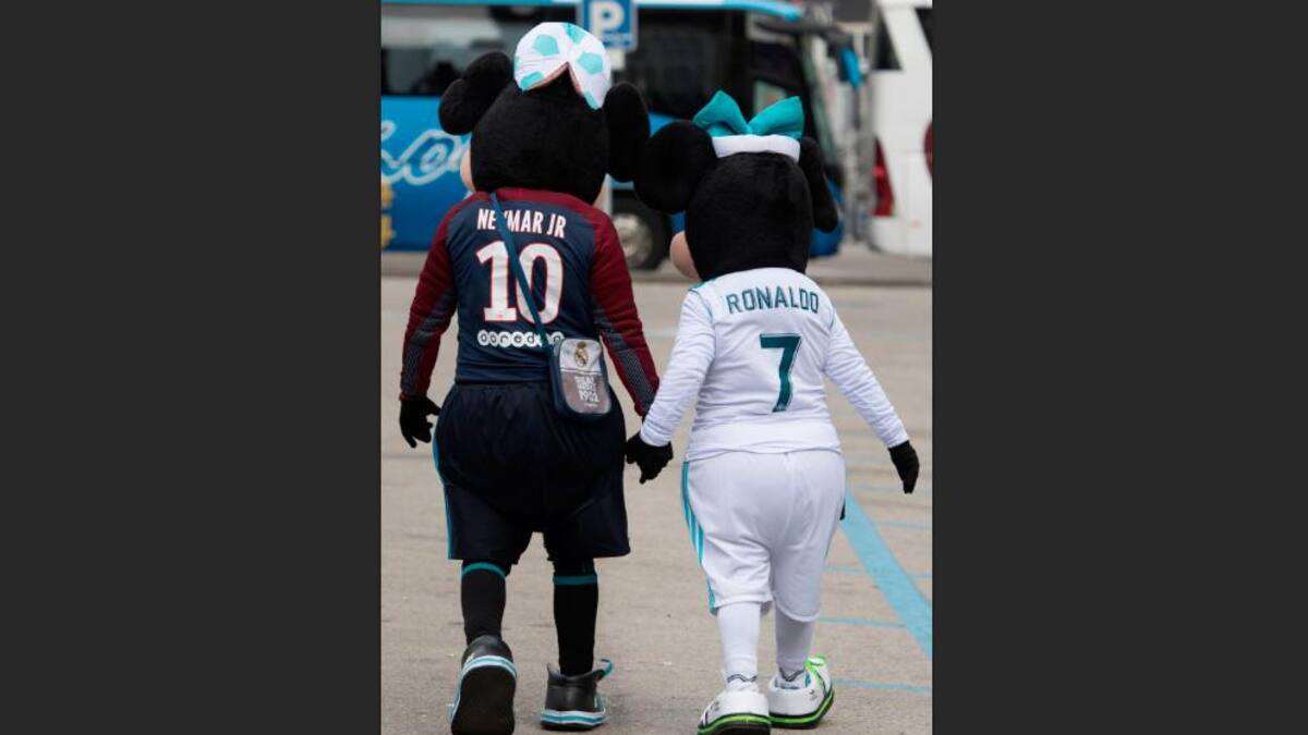 Mickey y Minnie en la previa de Real Madrid ante PSG (NA)