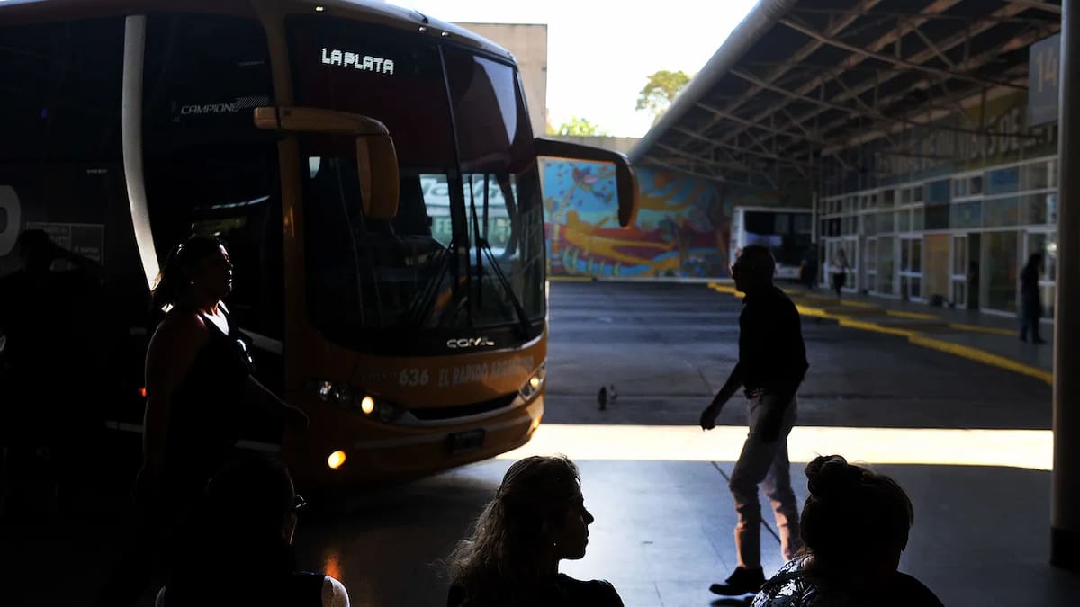 La Plata suma dos líneas de micros hacia pueblos bonaerenses: cuáles son y a qué destinos llegan