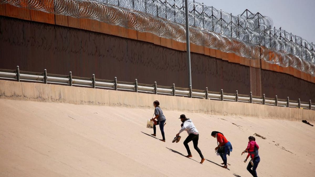 Migrantes mexicanos en frontera con EE.UU.
