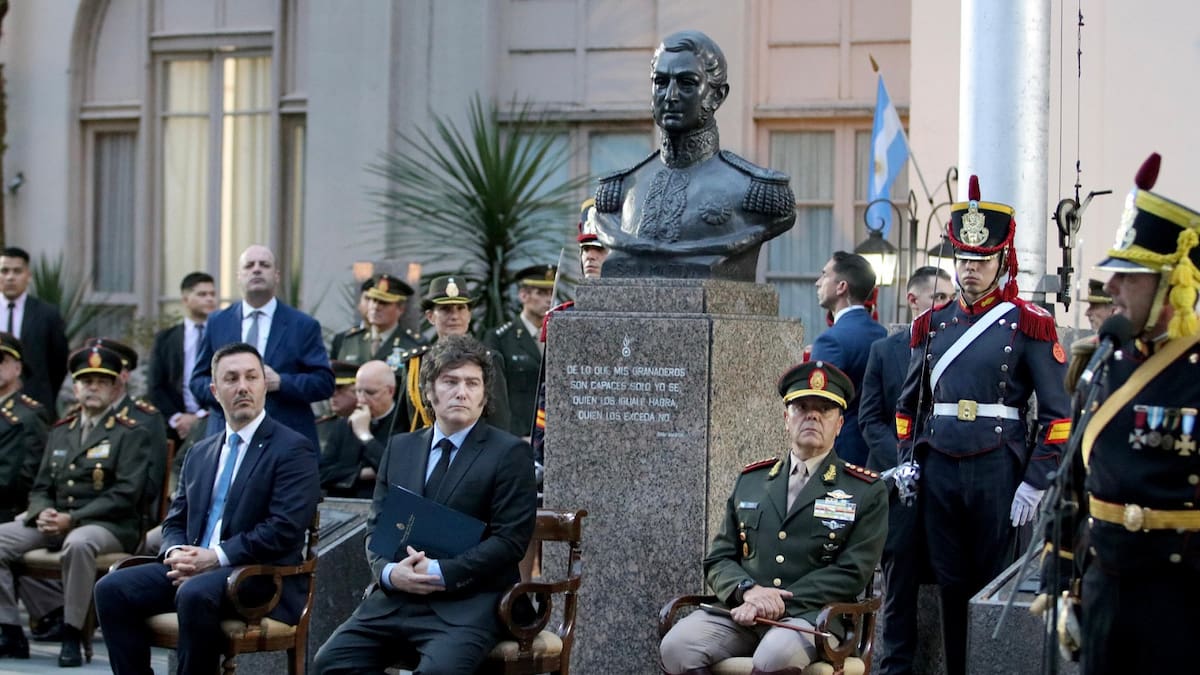 El Gobierno restituirá la custodia del sable corvo de San Martín al Regimiento de Granaderos a Caballo.