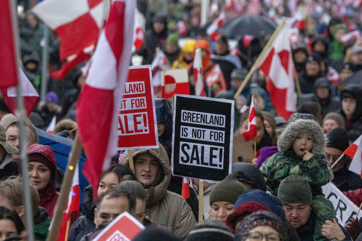 Miles de manifestantes rechazan en la capital de Groenlandia los ataques de Donald Trump