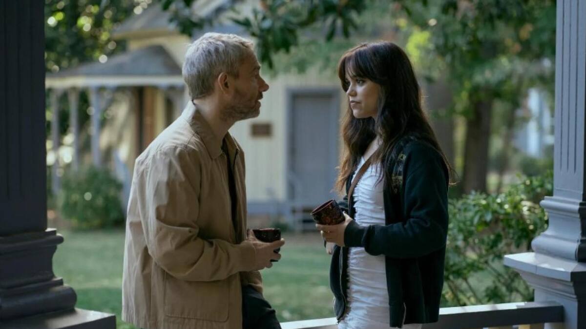 "Miller's girl" con Jenna Ortega y Martin Freedman. Foto: X
