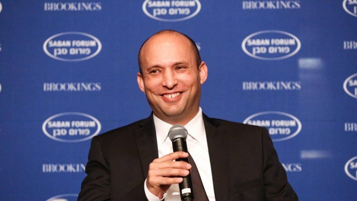 Ministro de defensa Naftali Bennet por coronavirus