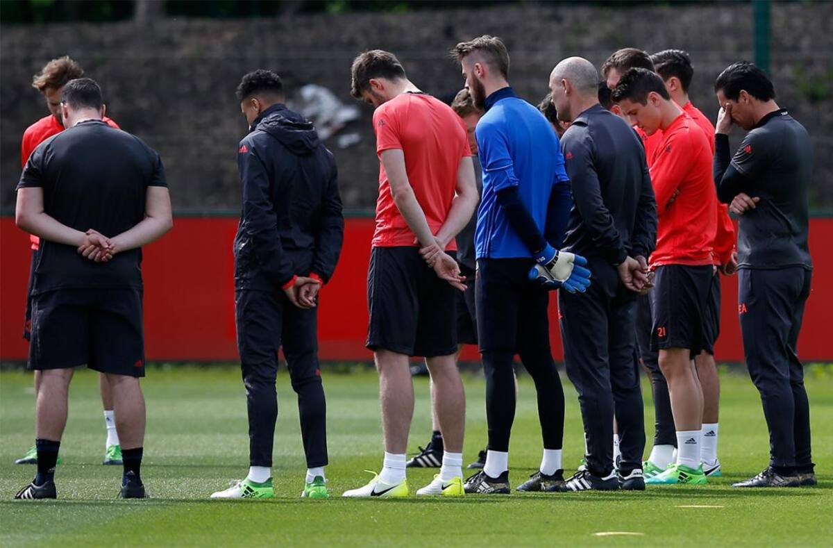 Minuto de silencio del Manchester United (Reuters)