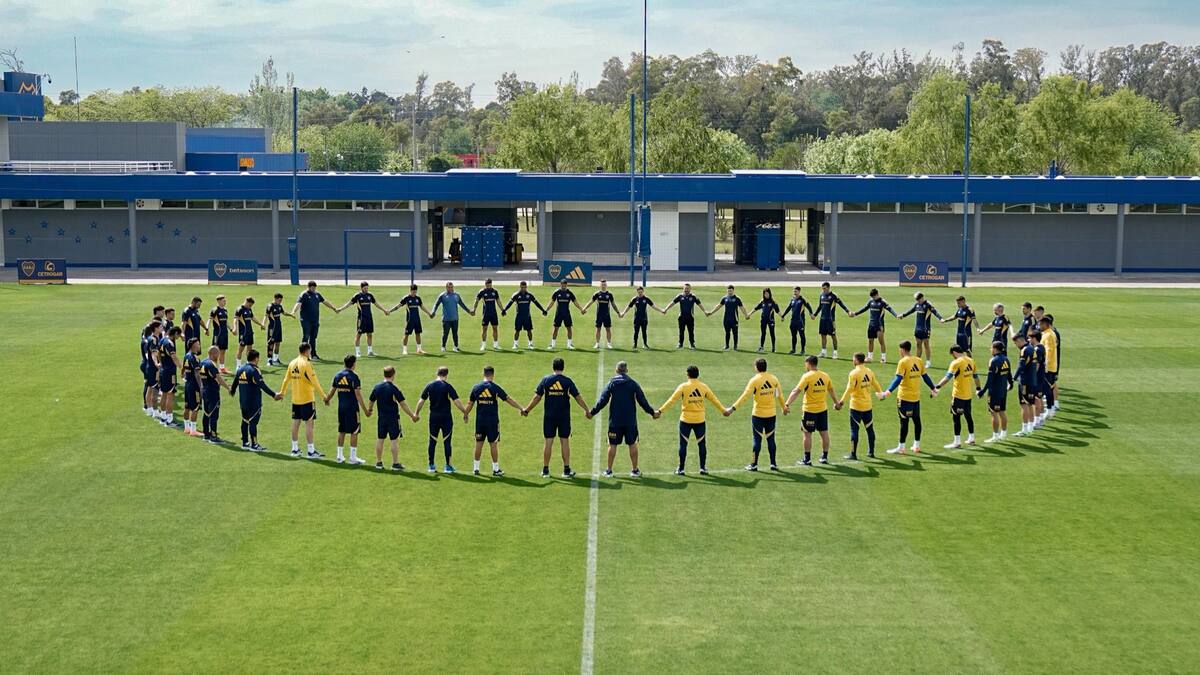 Minuto de silencio en el entrenamiento de Boca en honor a Miguel Ángel Russo.
