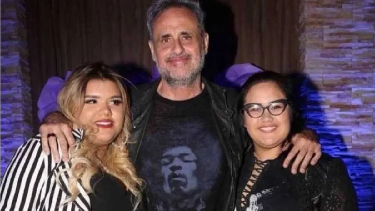 Morena y Rocío junto a su padre Jorge Rial. Foto: Instagram/jrial.