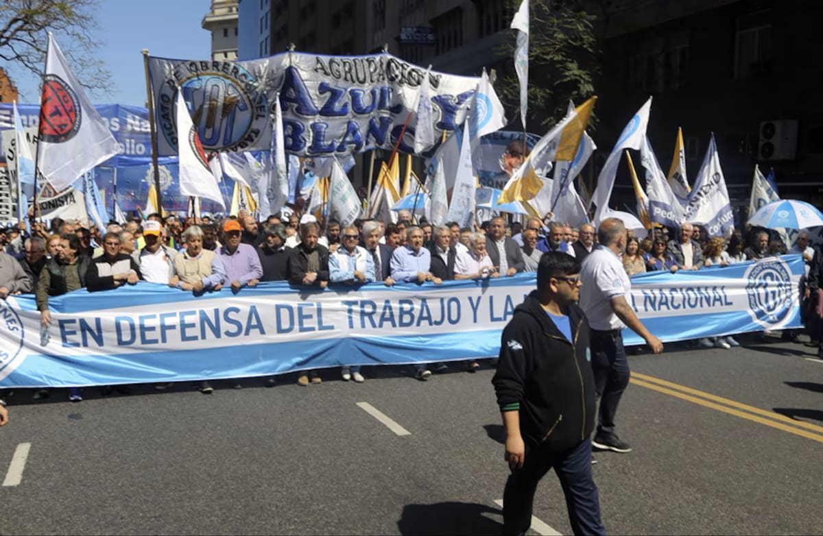 Paro con movilización en las calles de gremios en rechazo a la reforma laboral