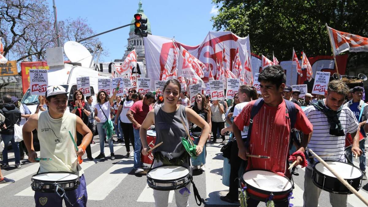 Movimientos sociales frente al Congreso, marcha, protesta, política, NA