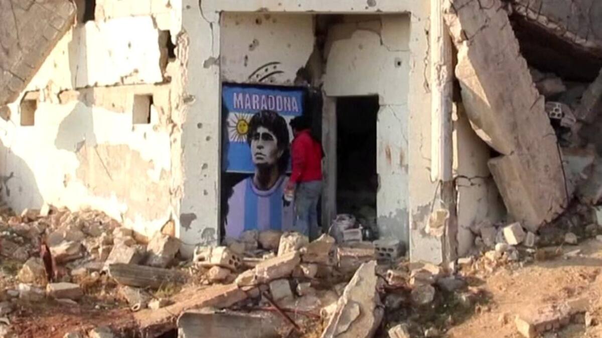 Muerte de Diego Maradona, artista Aziz Asmar, mural, Siria, Foto Reuters