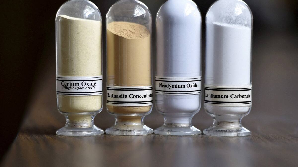 Muestras de tierras raras. Foto: Archivo Reuters/David Becker