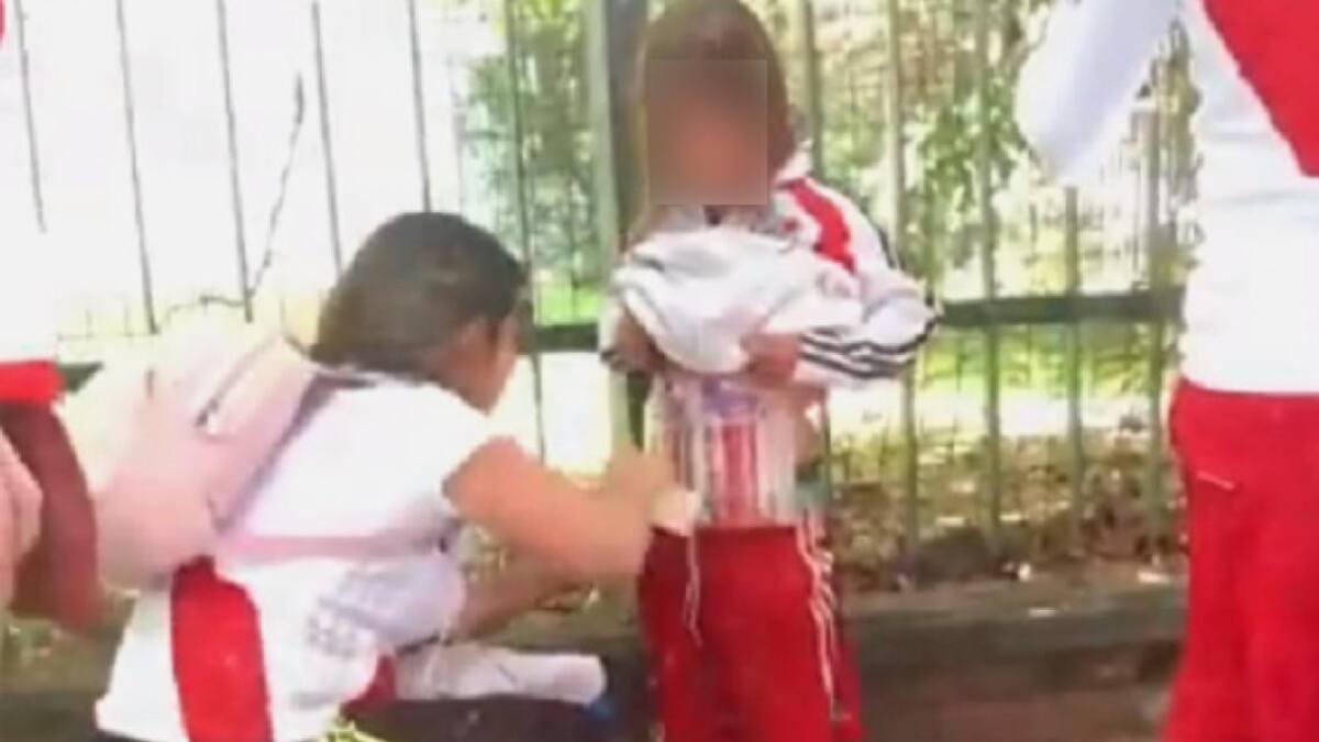 Mujer puso bengalas en cuerpo de una nena antes de la Superfinal por Copa Libertadores