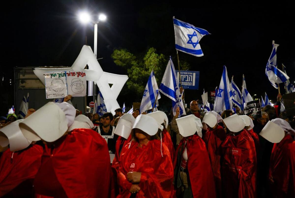 Mujeres manifestándose como