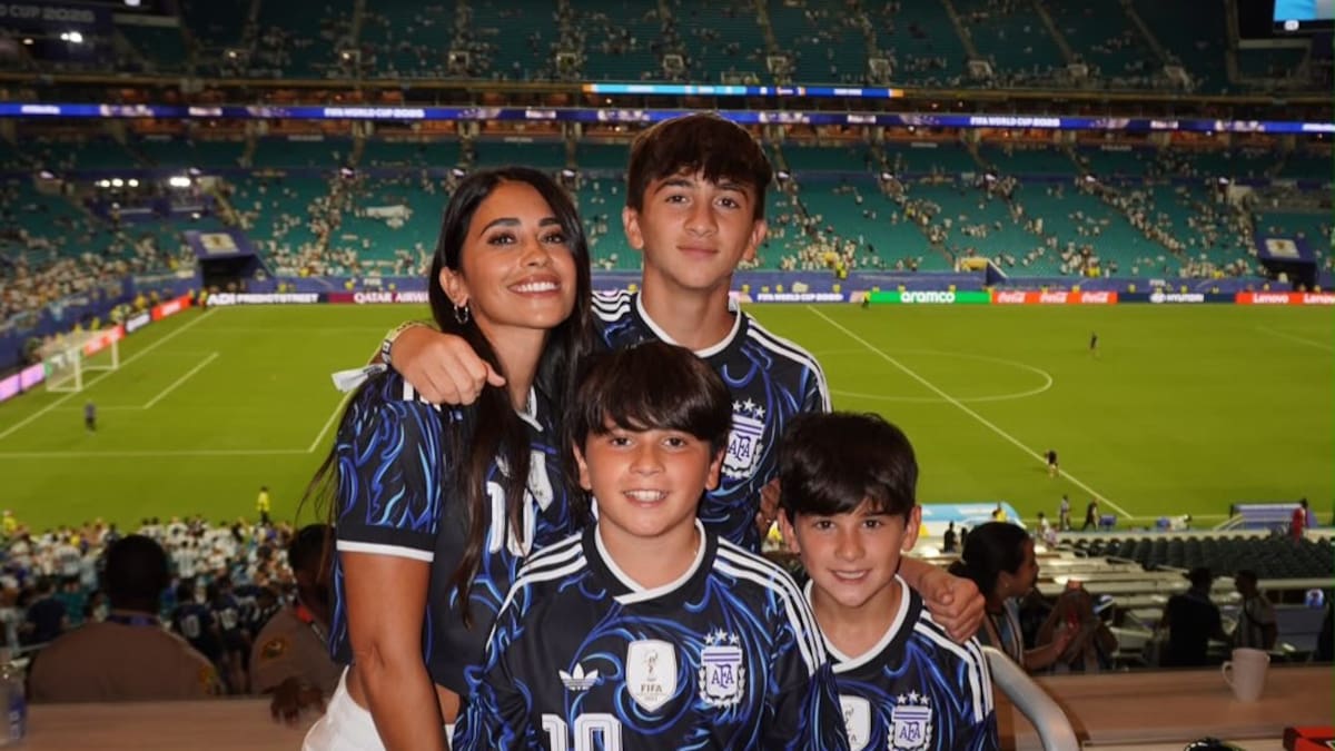 Antonela Roccuzzo repitió la postal más esperada con sus hijos tras otro gol de Messi y el triunfo de Argentina