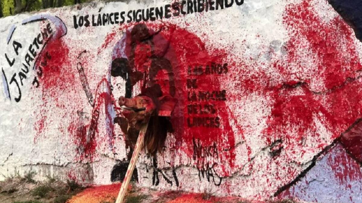 Murales atacados. Foto: NA /Twitter @mayrasmendoza.