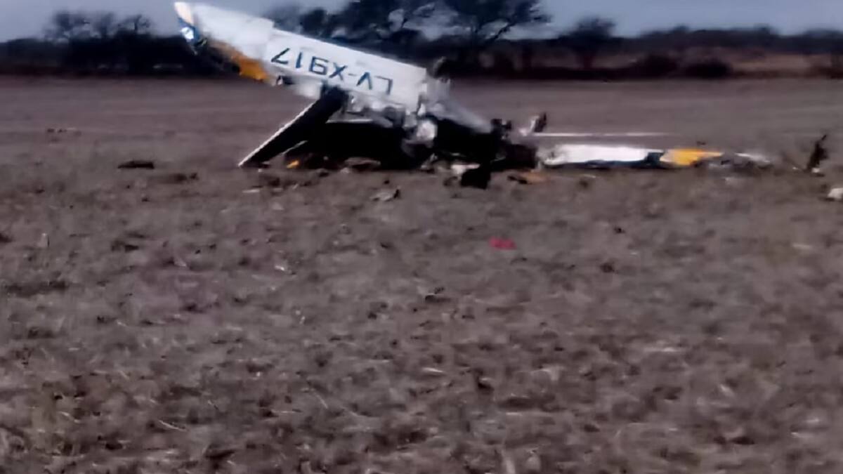 Murió el intendente de un pueblo de Córdoba al caer con su avioneta en un campo de San Luis