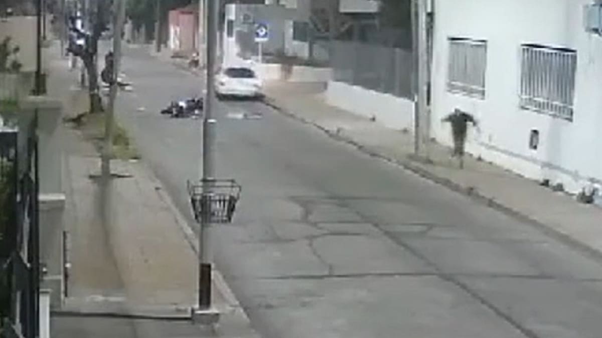 Murió el niño que fue baleado en un tiroteo entre un policía y motochorros. Foto: captura video.