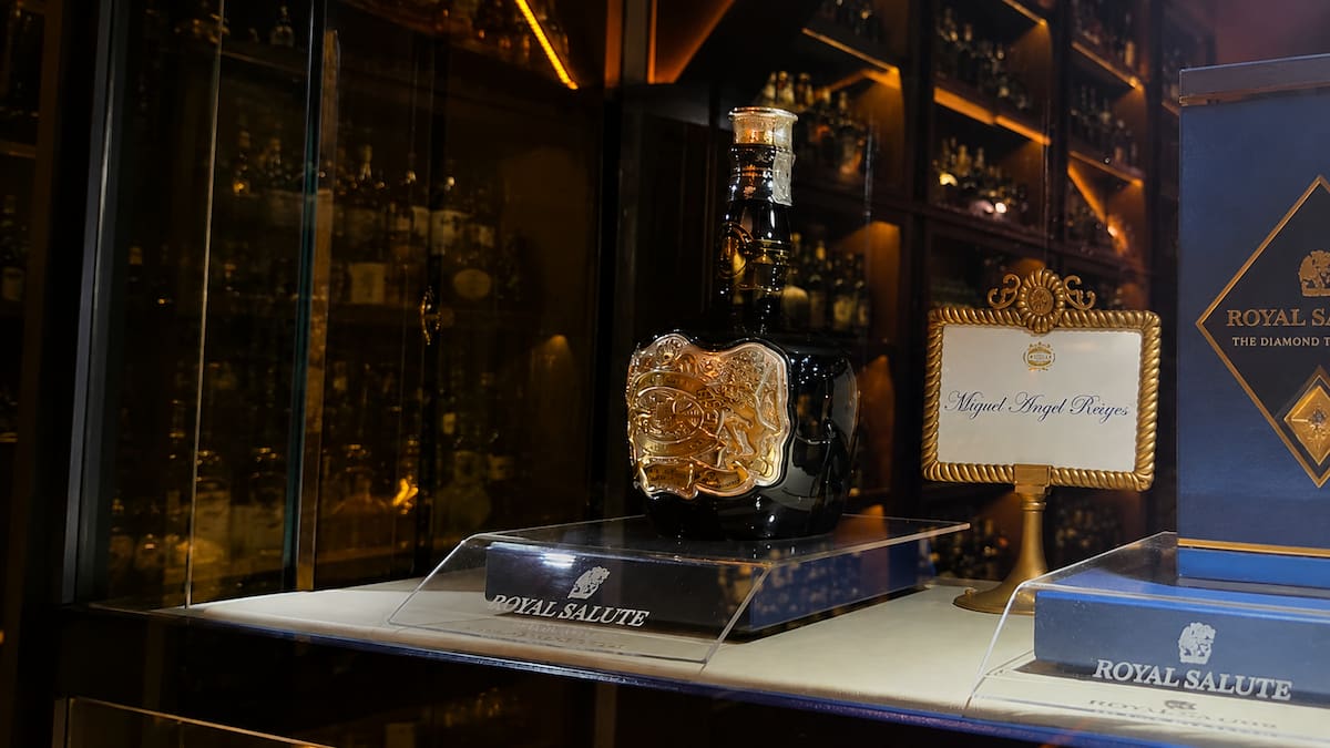 Solo quedan 7 botellas en el mundo sin abrir y una está en el Museo del Whisky: así es Royal Salute Concorde