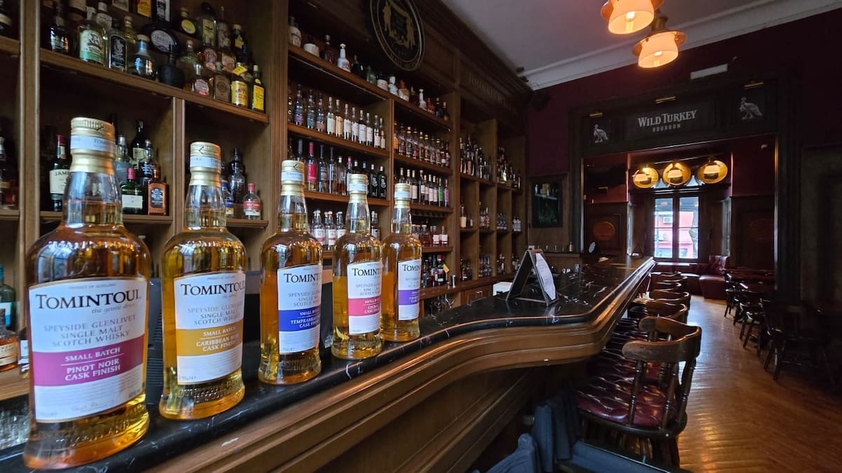 Museo del Whisky: el sueño adolescente que se convirtió en la colección más grande del mundo, una joya de Villa Urquiza